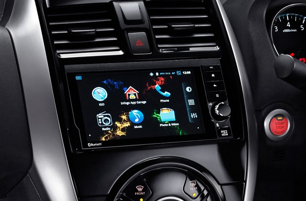 07-6.5-inch-screen_Android-based-Multimedia-Navigation-system