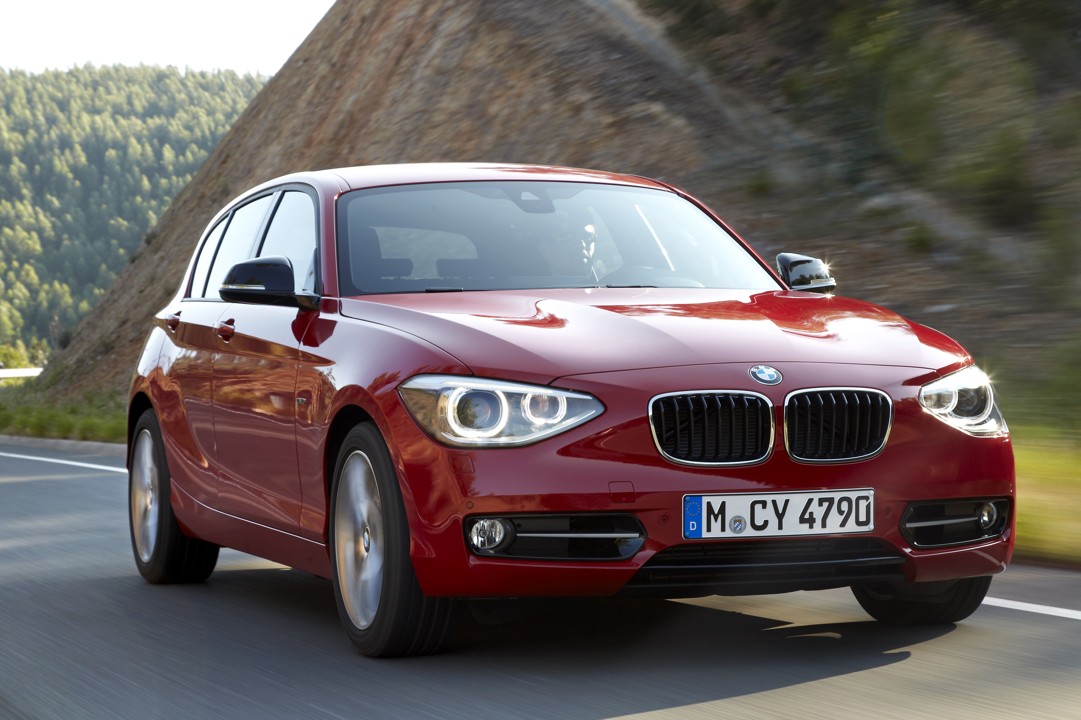 2012 BMW 1Series (F20) unveiled details and photos The