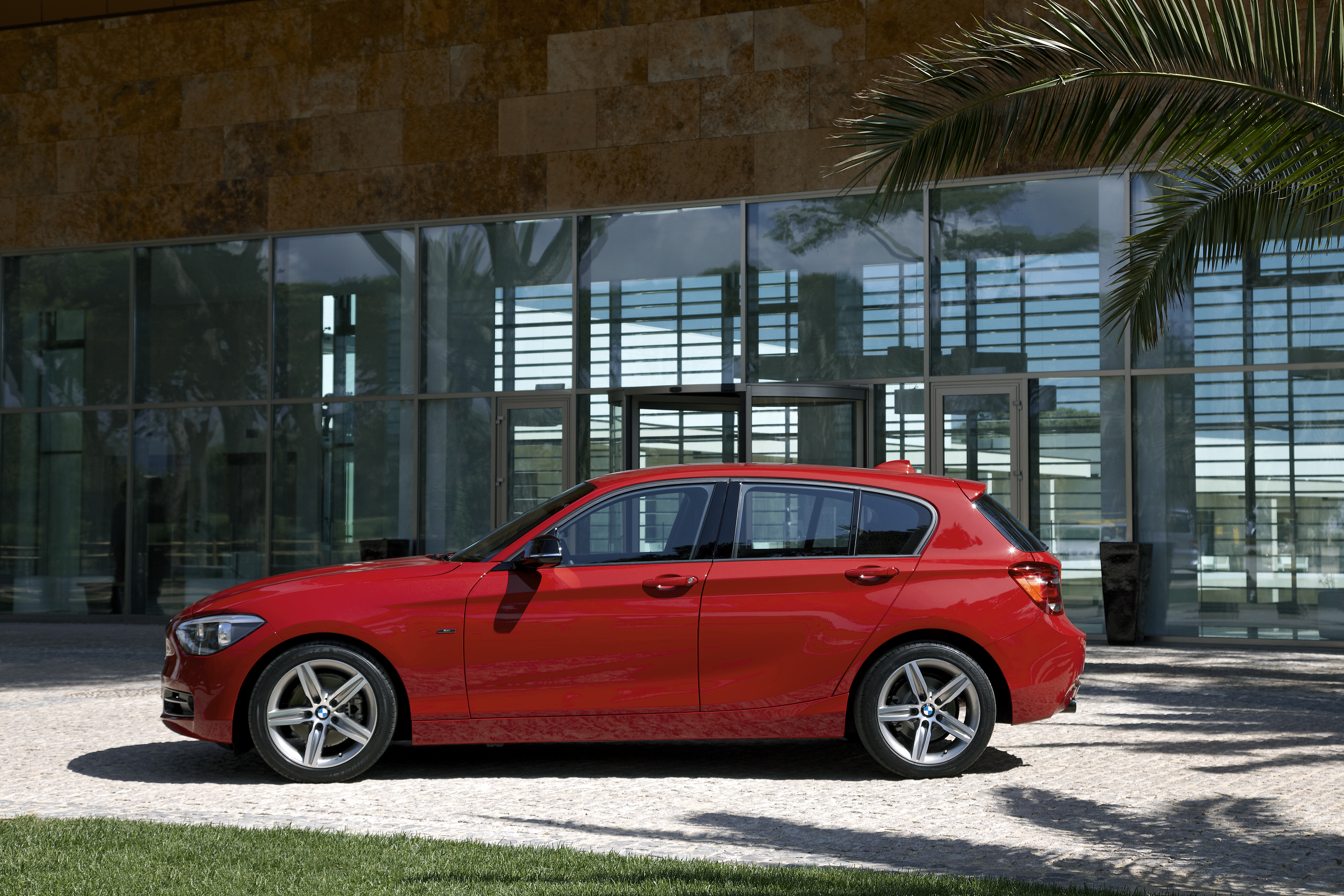 2012 BMW 1-Series (F20) unveiled - details and photos The new BMW 1 ...