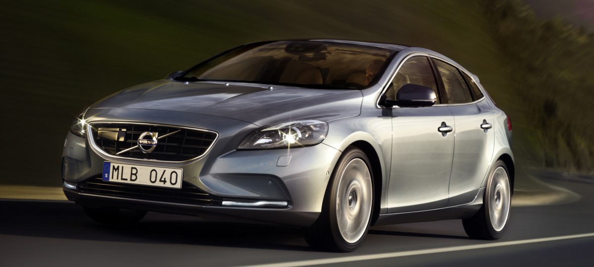 Volvo V40 and V40 Cross Country given minor updates