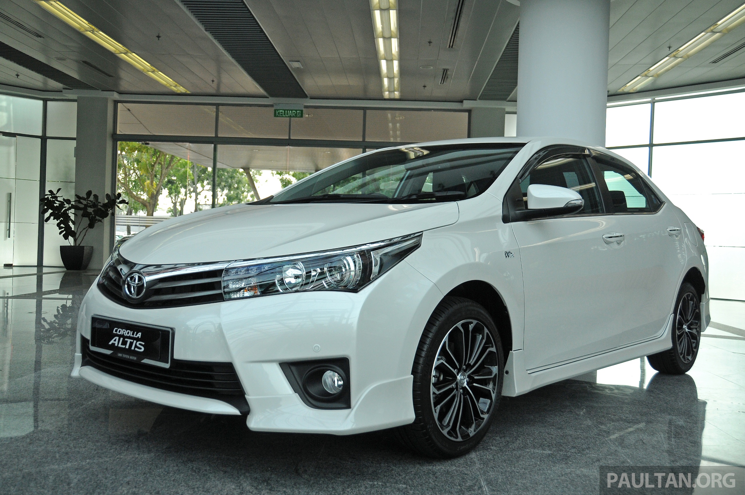 GALLERY: 2014 Toyota Corolla Altis - preview pics Image 222296