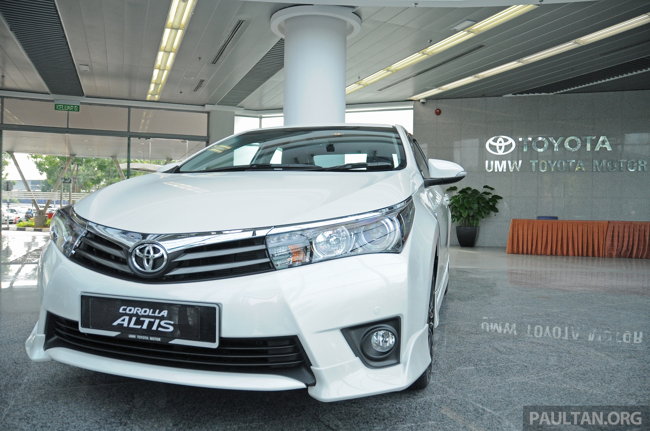 GALLERY: 2014 Toyota Corolla Altis - preview pics 2014_Toyota_Corolla ...