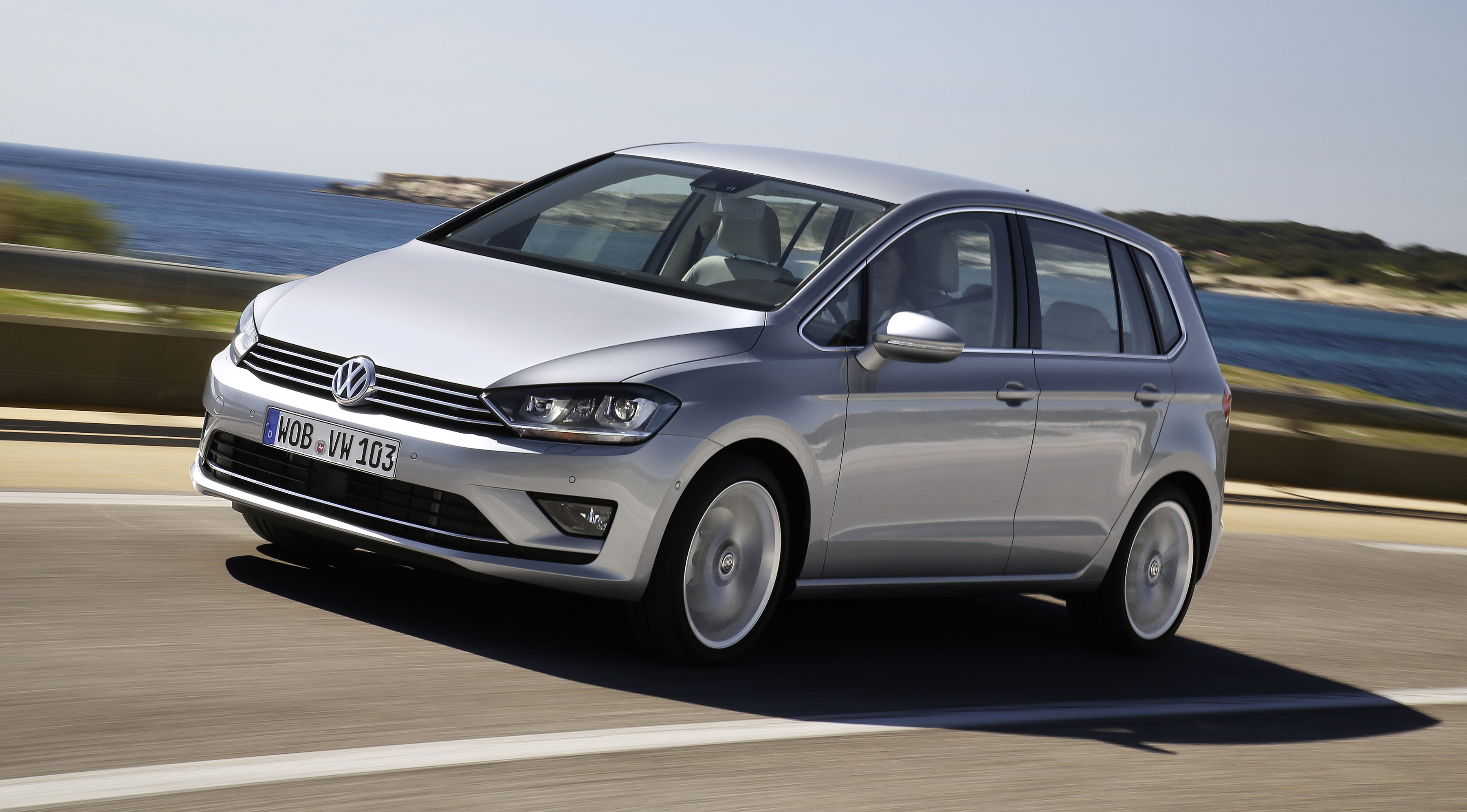 Volkswagen Golf Sportsvan production car unveiled Der