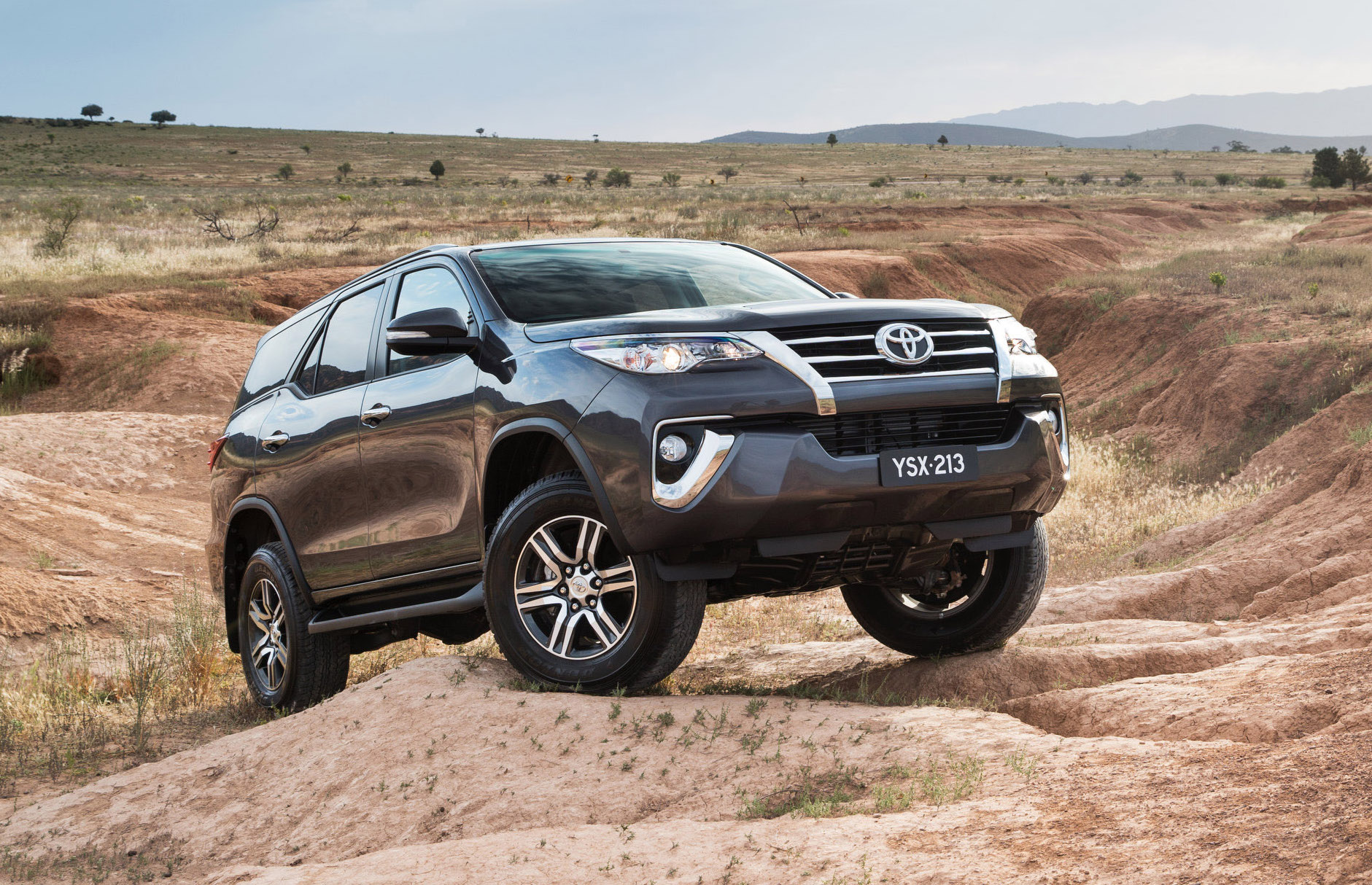 Toyota Fortuner gets detailed in Australian specs 2015 Toyota Fortuner ...