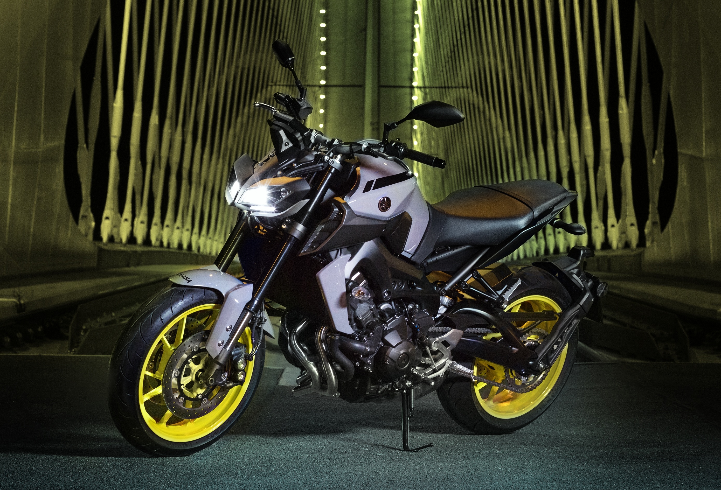 2017-yamaha-mt-09-updated-for-the-new-year-now-with-led-lights