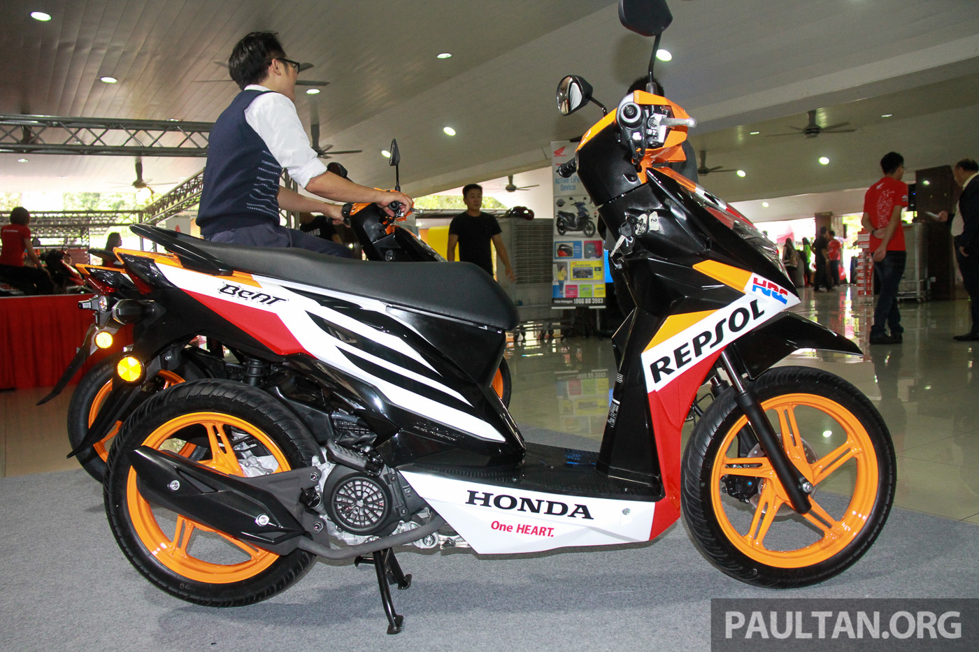 Honda Beat dilancar - motosikal EEV pertama Malaysia berharga RM5,565 ...