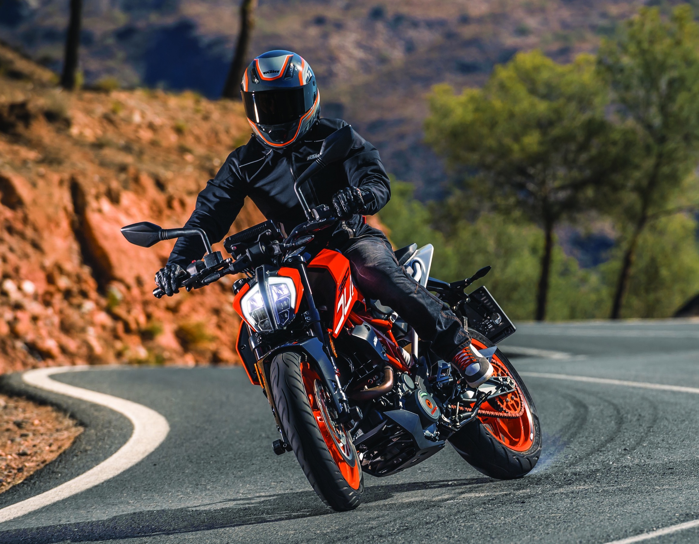 2017 KTM 390 and 250 Duke launched in India - priced at RM15,001 for ...