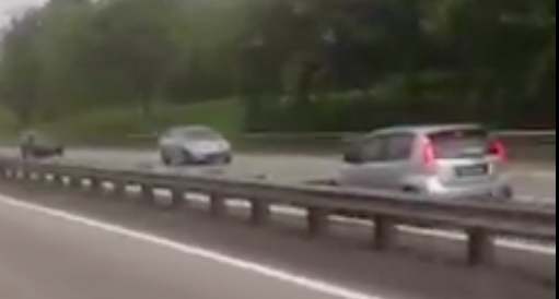VIDEO: Perodua Myvi dikesan melawan arus di Kulai