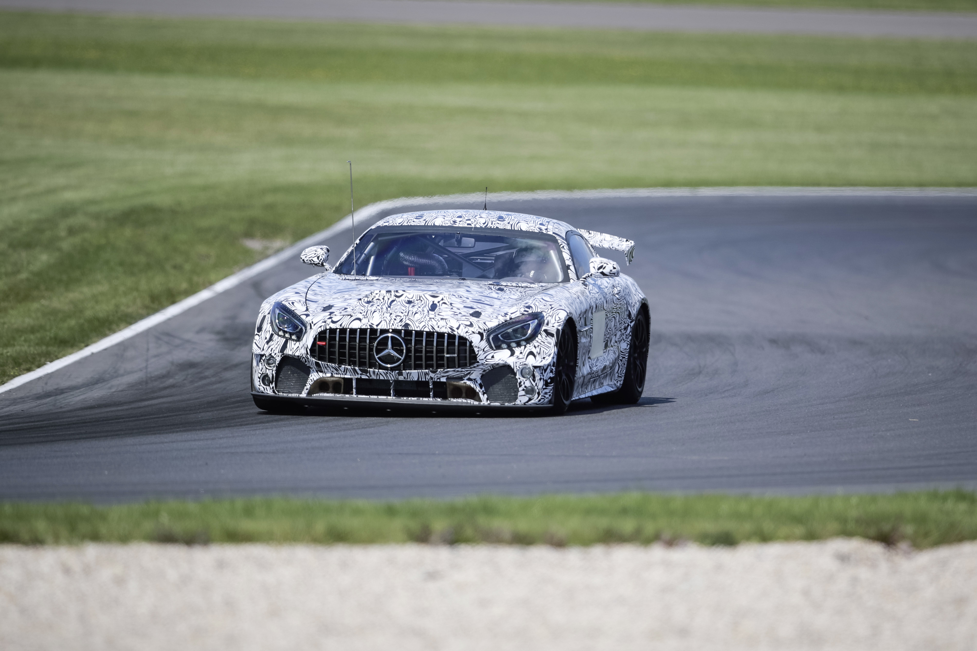 Mercedes AMG GT4 kereta lumba tahap permulaan Customer Racing 