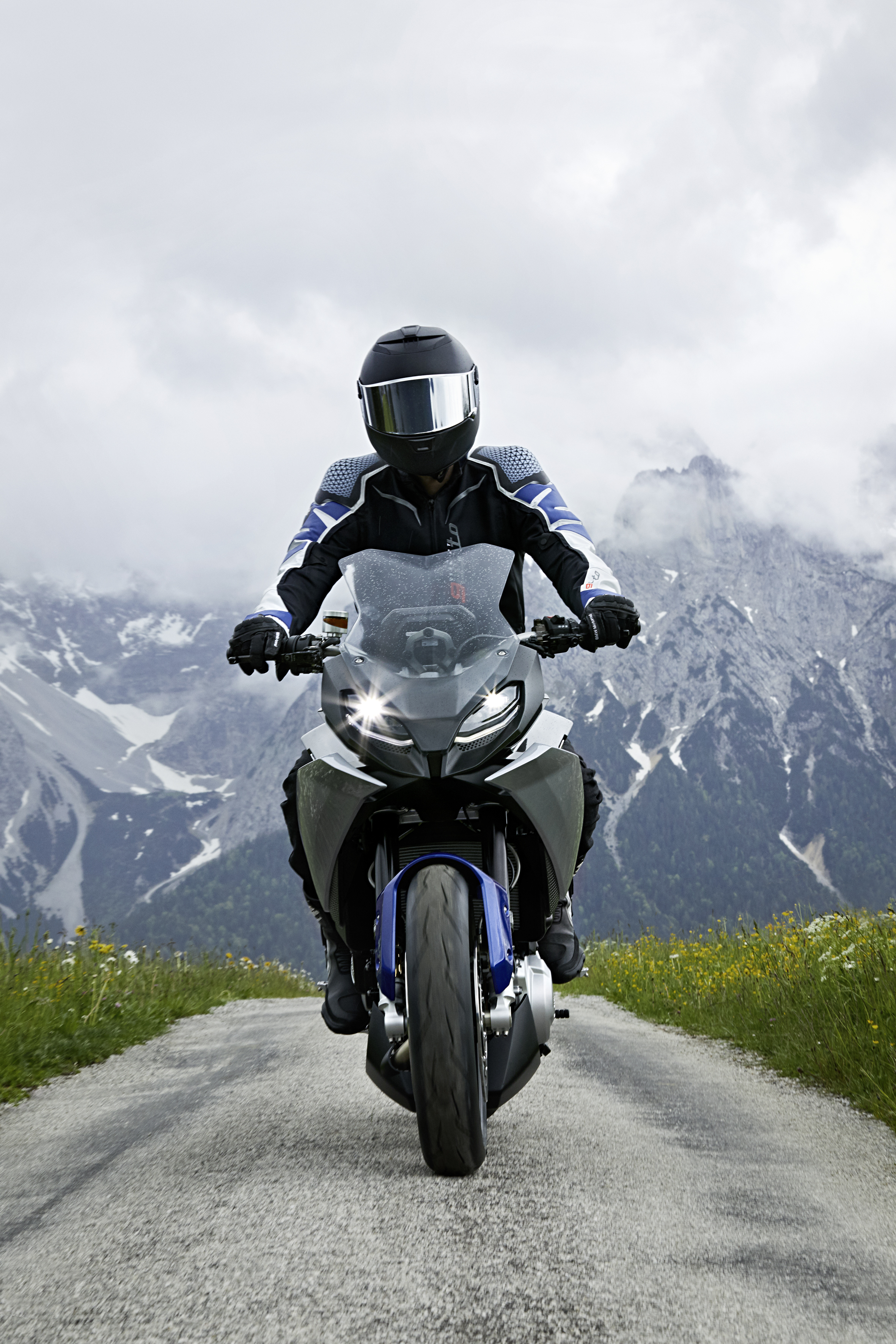 BMW Motorrad Unveils 9cento Concept Bike 