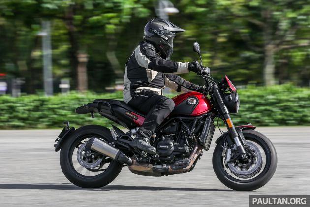 Review Benelli Leoncino Riding The 500 Cc Baby Lion Paultan Org