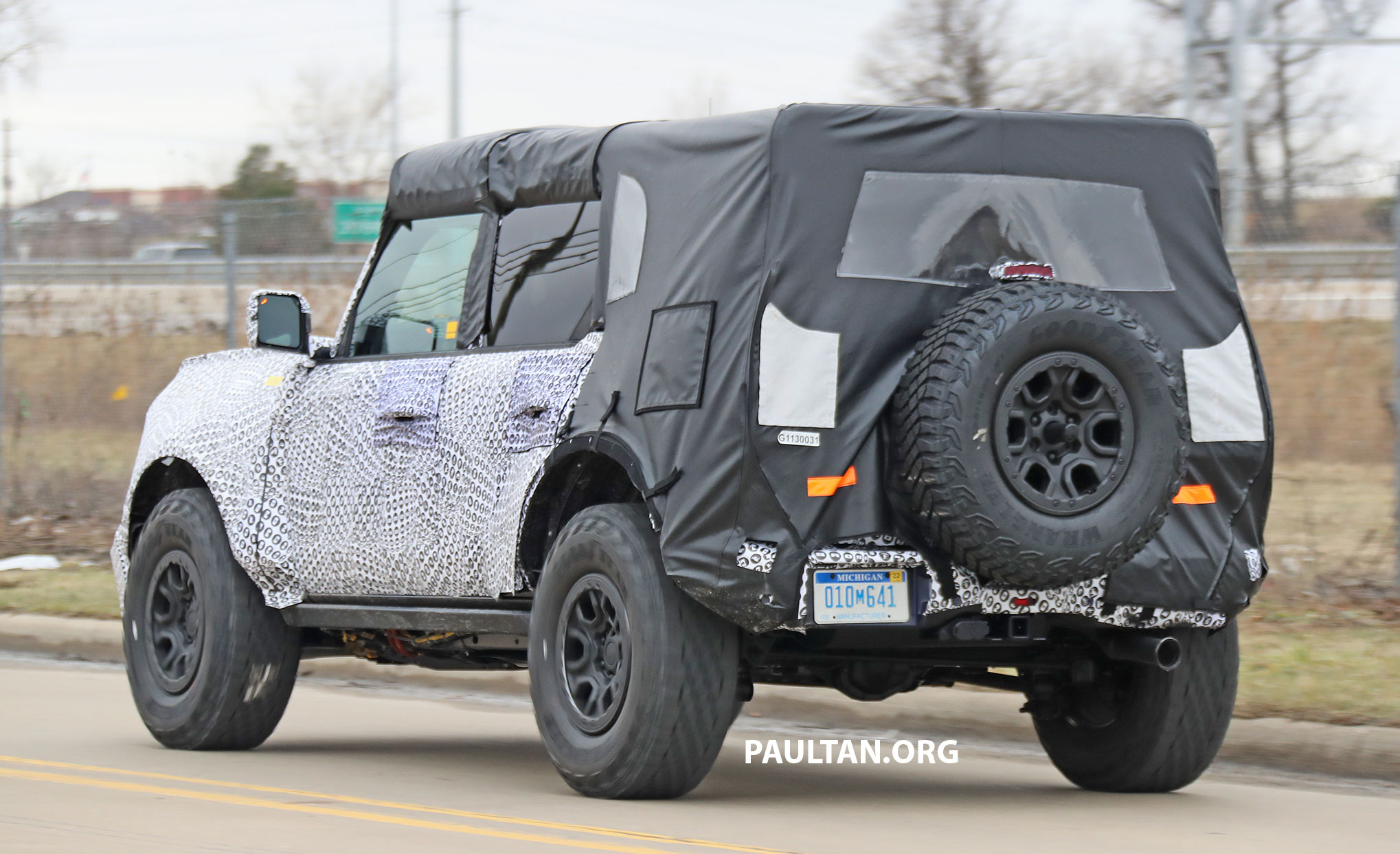 SPYSHOTS: Ford Bronco spotted running road tests Ford_Bronco_spied_015