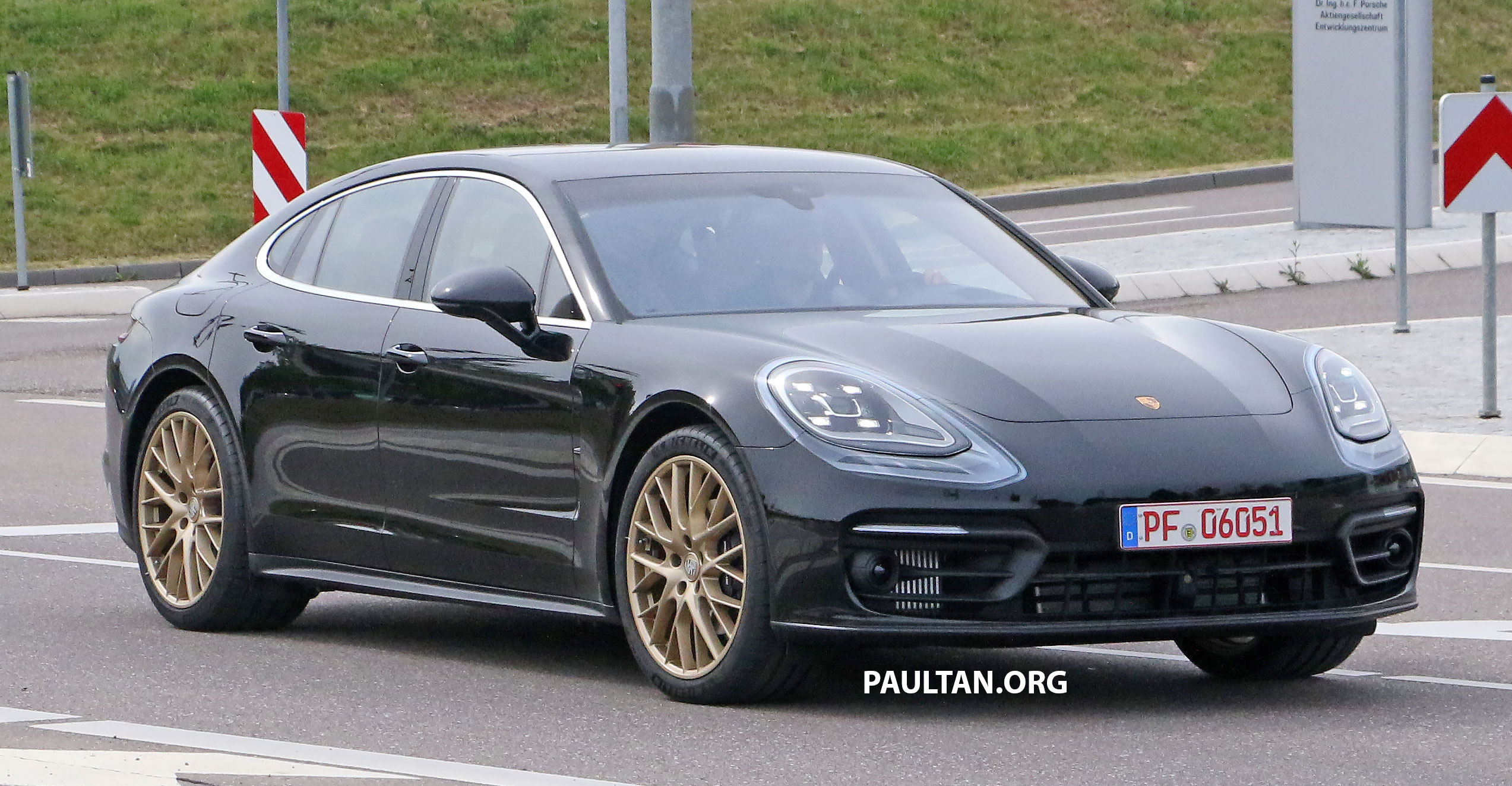 SPYSHOTS Porsche Panamera facelift undisguised Porsche