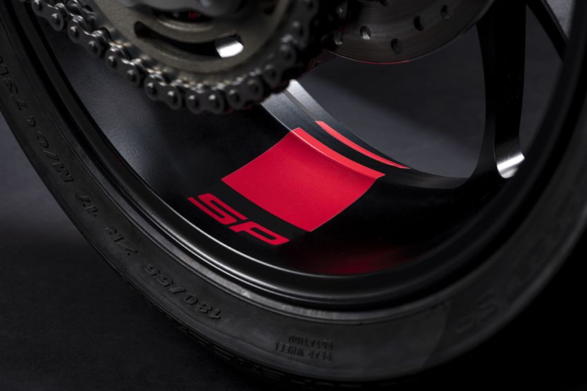 Ducati Hypermotard 950 2022 bat ngo ra mat lay cam hung tu MotoGP - 18