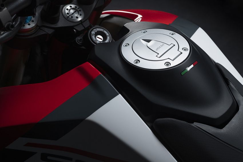 Ducati Hypermotard 950 2022 bat ngo ra mat lay cam hung tu MotoGP - 14