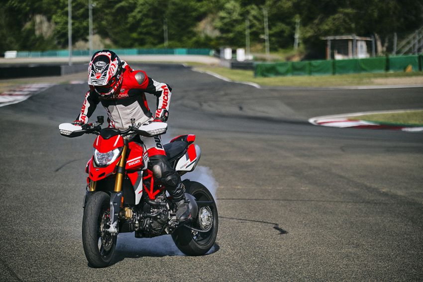 Ducati Hypermotard 950 2022 bat ngo ra mat lay cam hung tu MotoGP - 4