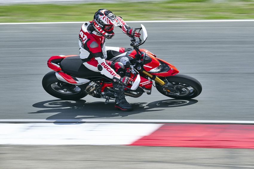 Ducati Hypermotard 950 2022 bat ngo ra mat lay cam hung tu MotoGP - 6