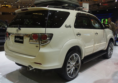 2011 Toyota Fortuner facelift unveiled at IIMS Jakarta - paultan.org